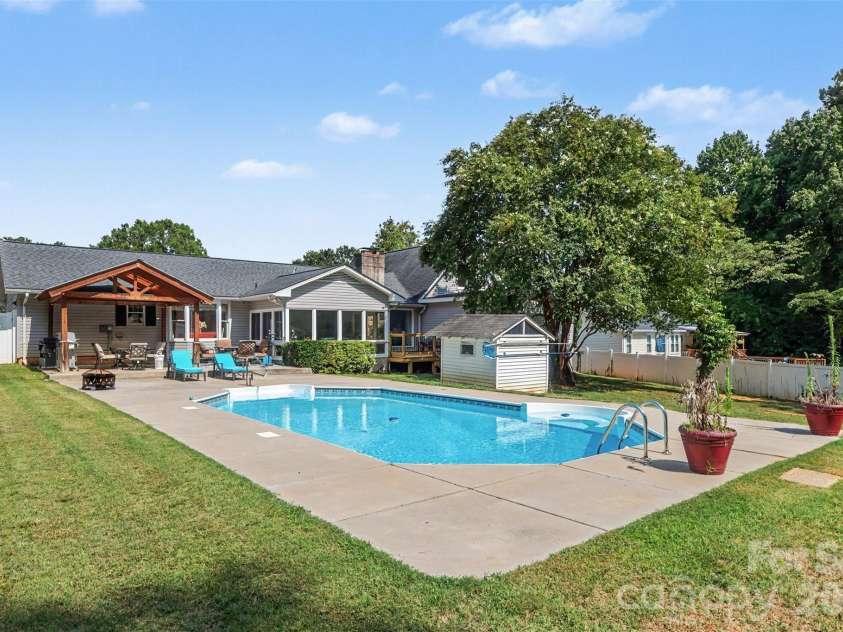 220 Roger Drive, Salisbury, NC 28147.  MLS# CAR4400637, YatesRealty ID 35219. 