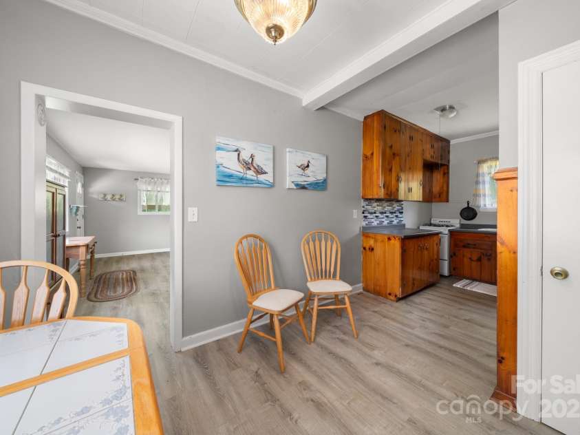 429 Brooklyn Avenue, Hendersonville, NC 28792.  MLS# CAR4289164, YatesRealty ID 35219. 2nd Living Quarters Dining and Kitchen