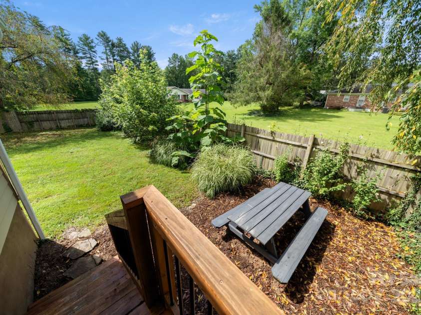 429 Brooklyn Avenue, Hendersonville, NC 28792.  MLS# CAR4289164, YatesRealty ID 35219. 