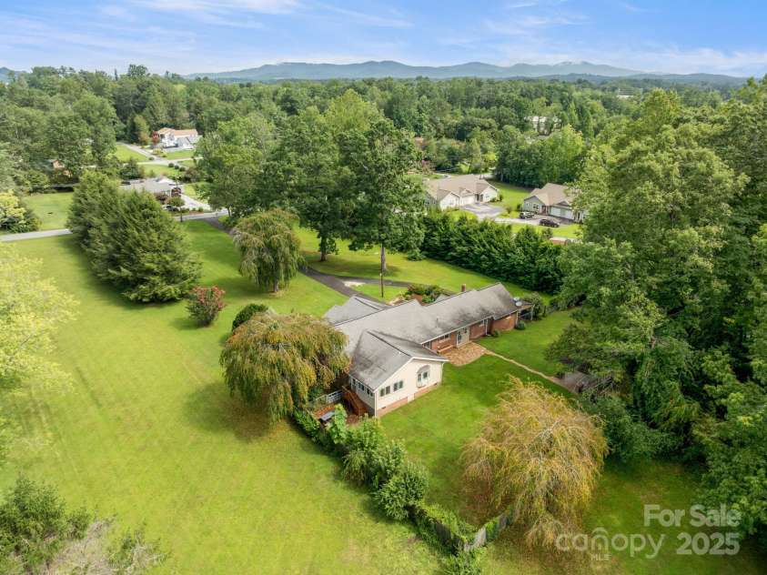 429 Brooklyn Avenue, Hendersonville, NC 28792.  MLS# CAR4289164, YatesRealty ID 35219. 