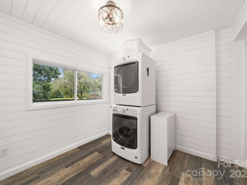 429 Brooklyn Avenue, Hendersonville, NC 28792.  MLS# CAR4289164, YatesRealty ID 35219. 