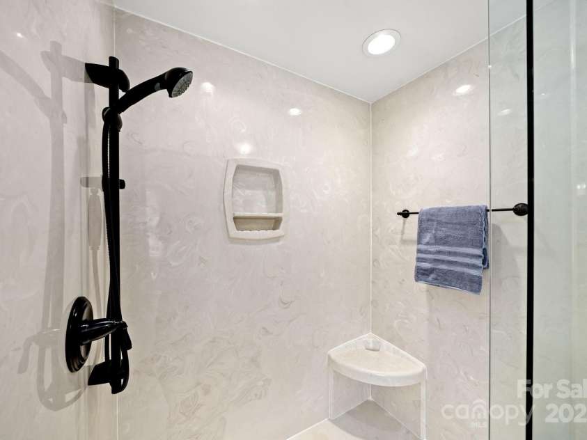 429 Brooklyn Avenue, Hendersonville, NC 28792.  MLS# CAR4289164, YatesRealty ID 35219. 