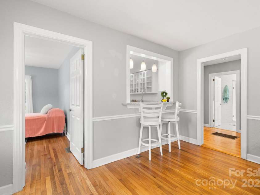 429 Brooklyn Avenue, Hendersonville, NC 28792.  MLS# CAR4289164, YatesRealty ID 35219. 