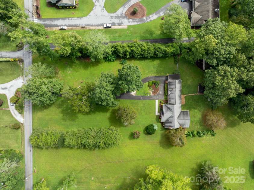 429 Brooklyn Avenue, Hendersonville, NC 28792.  MLS# CAR4289164, YatesRealty ID 35219. 