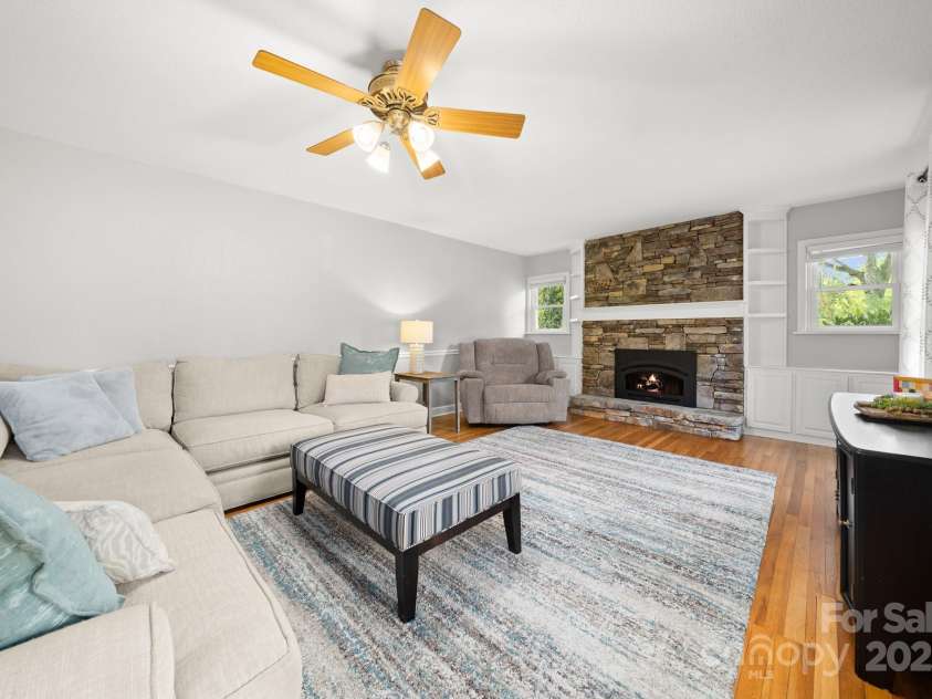429 Brooklyn Avenue, Hendersonville, NC 28792.  MLS# CAR4289164, YatesRealty ID 35219. Living Room