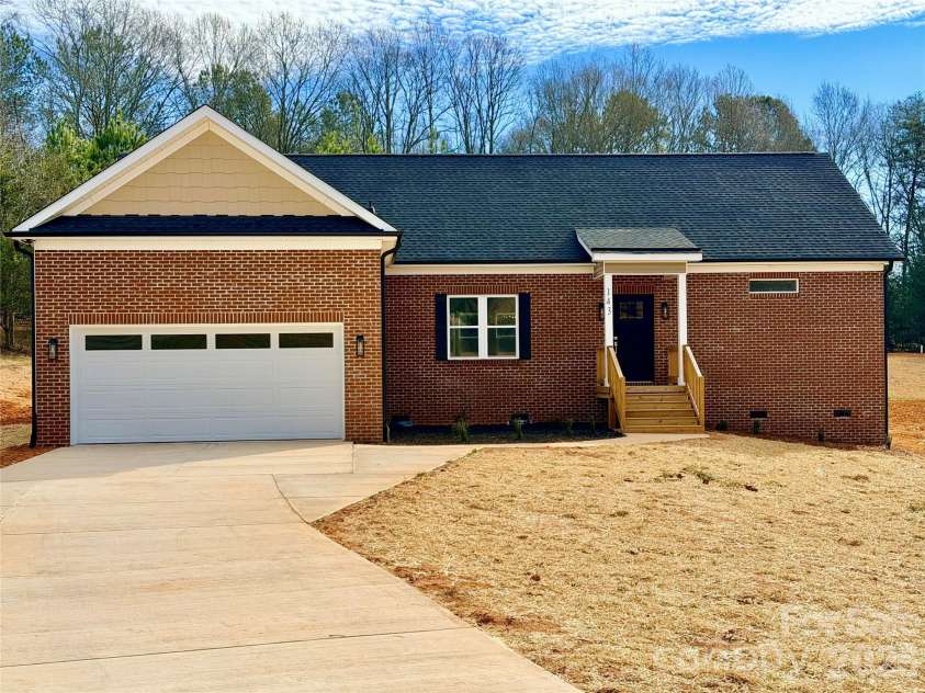 143 Keen Drive, Shelby, NC 28152.  MLS# CAR4336874, YatesRealty ID 3522. Brick front of home