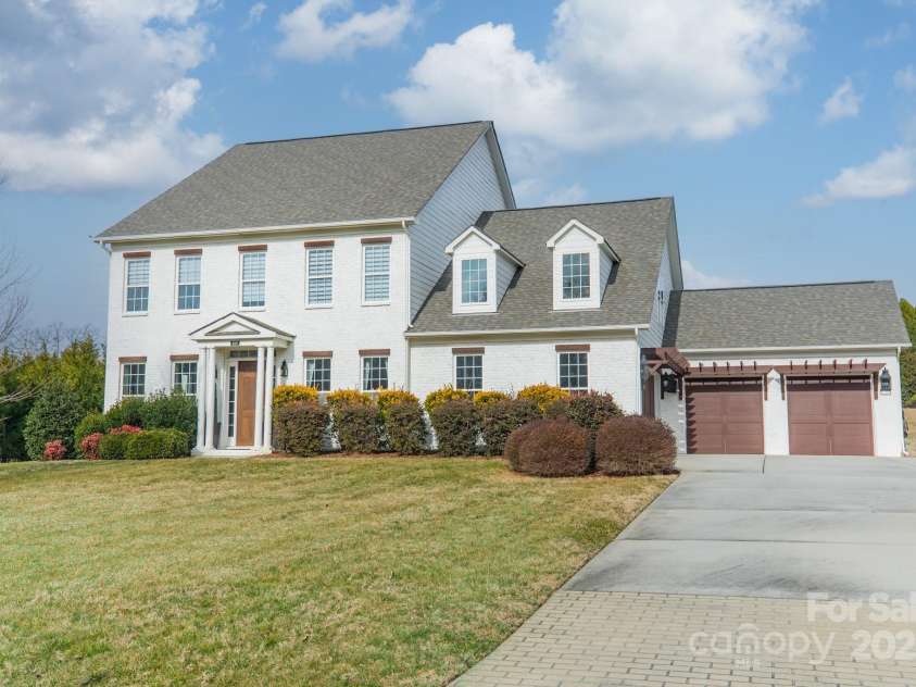 2027 Gloucester Street, Matthews, NC 28104.  MLS# CAR4224061, YatesRealty ID 3522. 