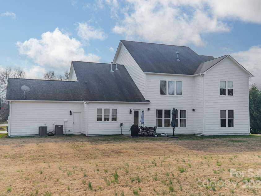 2027 Gloucester Street, Matthews, NC 28104.  MLS# CAR4224061, YatesRealty ID 3522. 