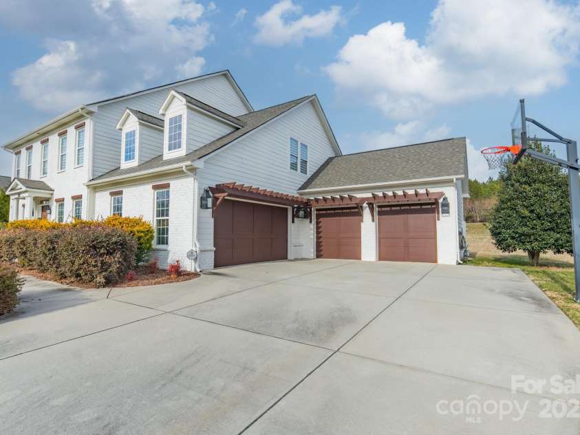 2027 Gloucester Street, Matthews, NC 28104.  MLS# CAR4224061, YatesRealty ID 3522. 