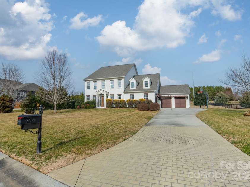 2027 Gloucester Street, Matthews, NC 28104.  MLS# CAR4224061, YatesRealty ID 3522. 