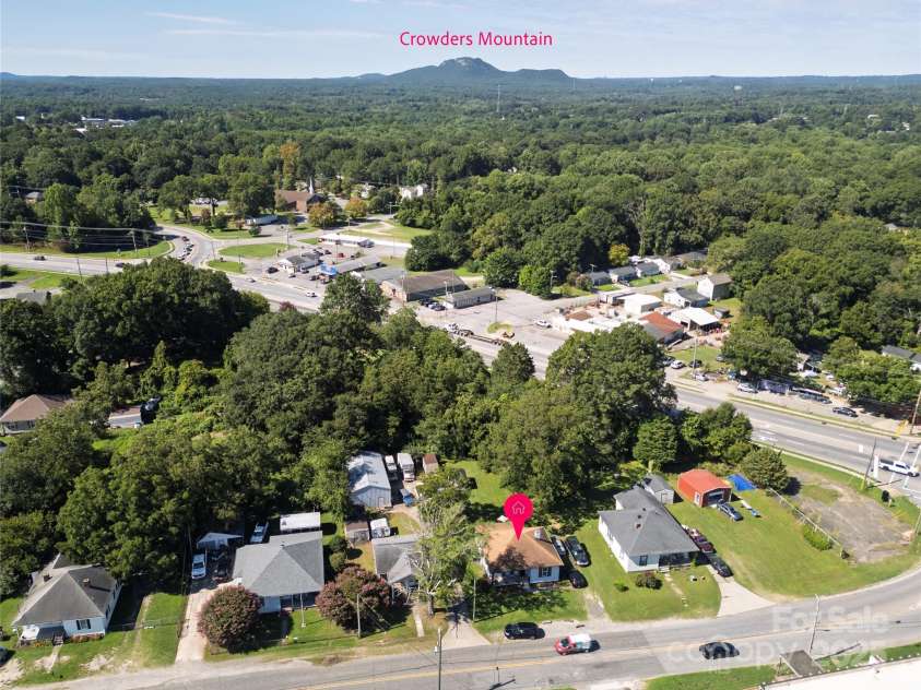 1027 Brown Street, Gastonia, NC 28052.  MLS# CAR4296328, YatesRealty ID 35220. 