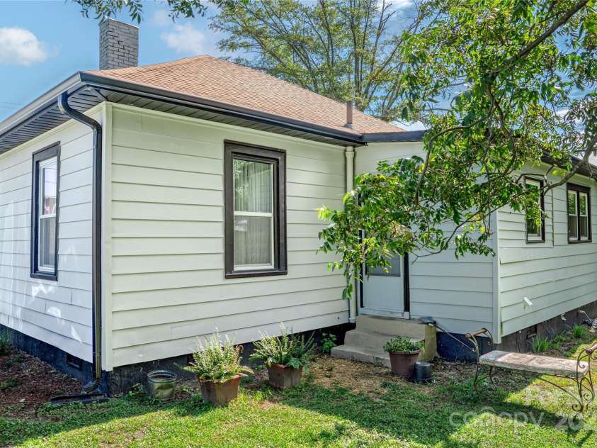 1027 Brown Street, Gastonia, NC 28052.  MLS# CAR4296328, YatesRealty ID 35220. 