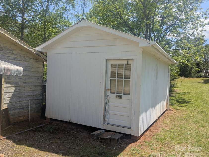2645 Green Acres Street, Lenoir, NC 28645.  MLS# CAR4293929, YatesRealty ID 35221. 