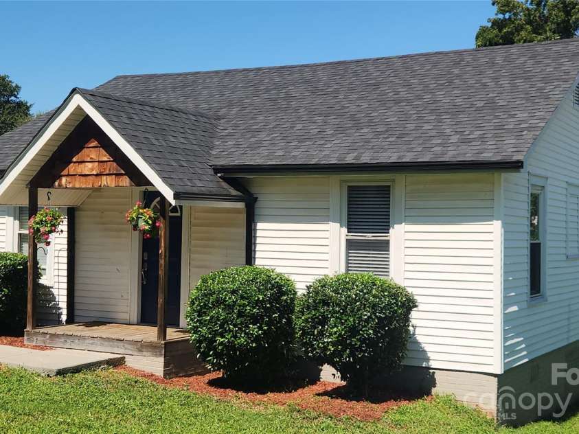 613 Hillside Street, Kannapolis, NC 28083.  MLS# CAR4293829, YatesRealty ID 35222. 