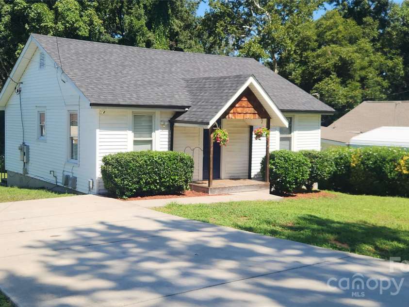 613 Hillside Street, Kannapolis, NC 28083.  MLS# CAR4293829, YatesRealty ID 35222. 