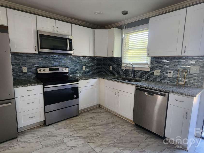 613 Hillside Street, Kannapolis, NC 28083.  MLS# CAR4293829, YatesRealty ID 35222. 