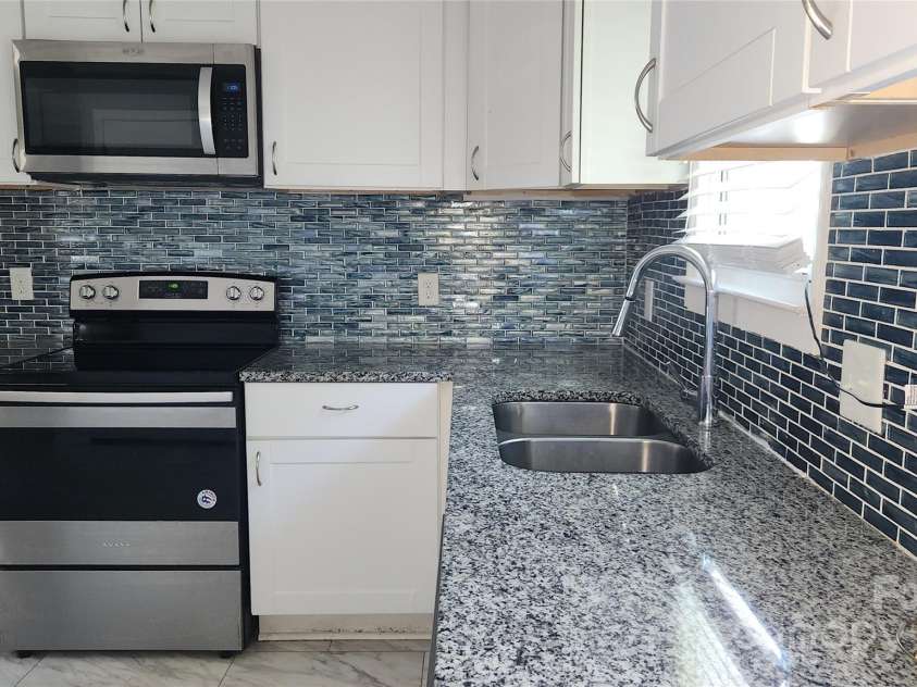 613 Hillside Street, Kannapolis, NC 28083.  MLS# CAR4293829, YatesRealty ID 35222. 