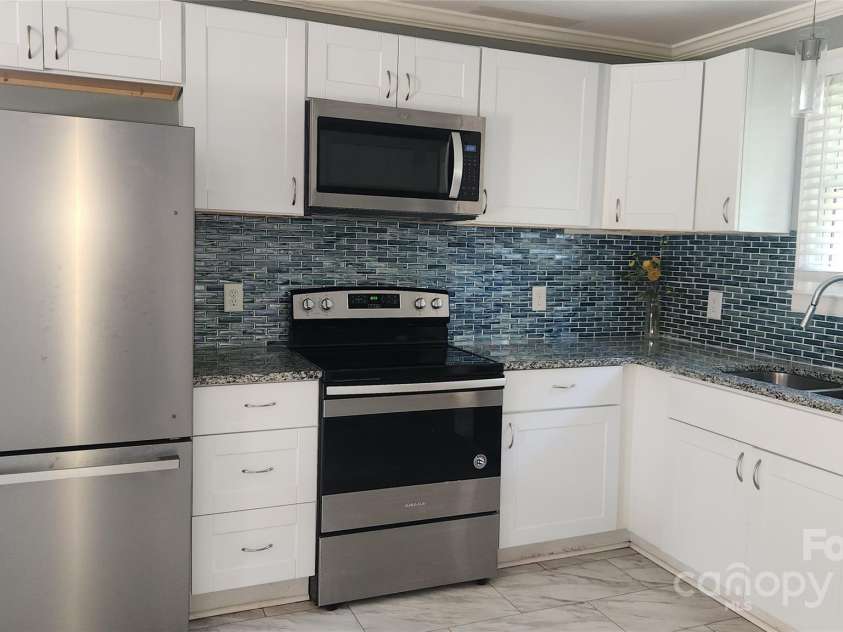 613 Hillside Street, Kannapolis, NC 28083.  MLS# CAR4293829, YatesRealty ID 35222. 