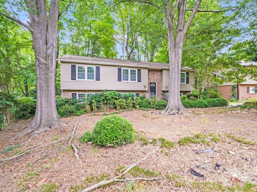 7420 Castlebar Road, Charlotte, NC 28270.  MLS# CAR4280128, YatesRealty ID 35224. 