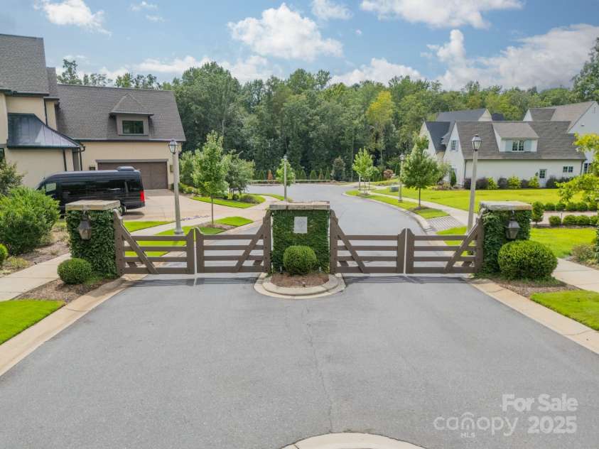 430 Bramble Way, Fort Mill, SC 29708.  MLS# CAR4291483, YatesRealty ID 35225. 