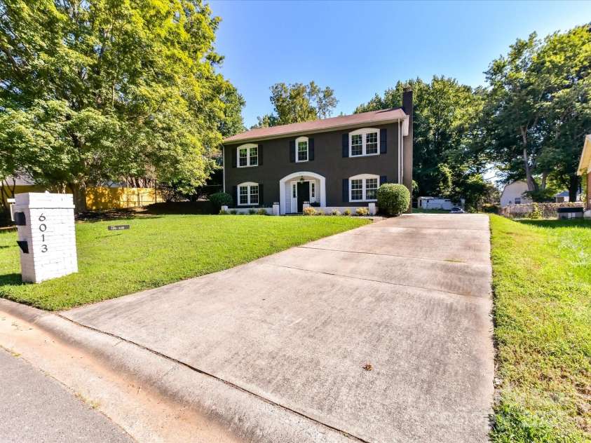 6013 Ferndale Place, Charlotte, NC 28215.  MLS# CAR4297150, YatesRealty ID 35226. 