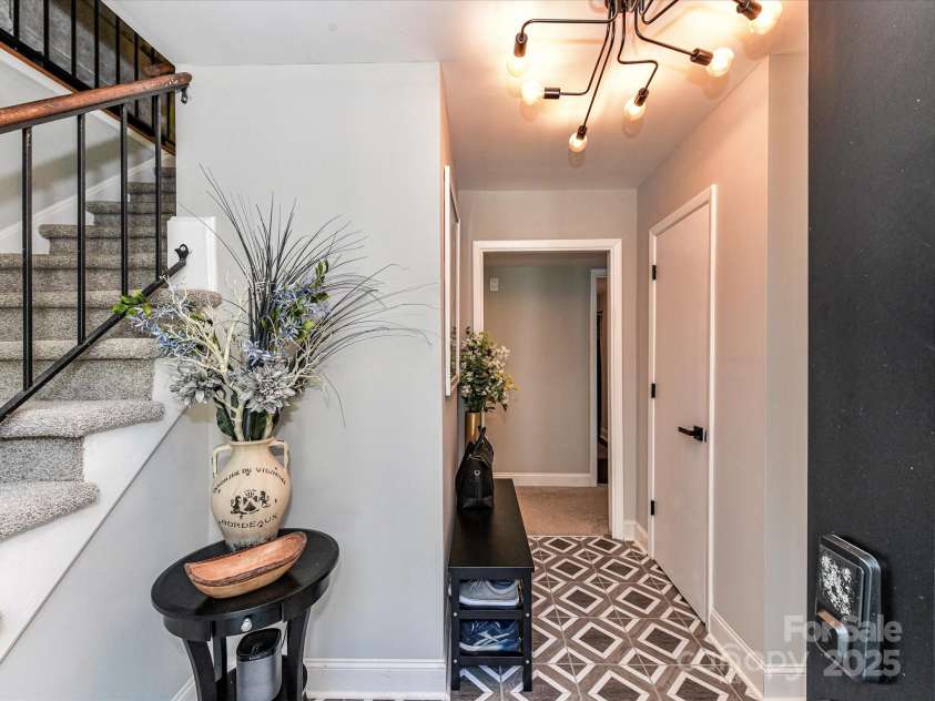 6013 Ferndale Place, Charlotte, NC 28215.  MLS# CAR4297150, YatesRealty ID 35226. 