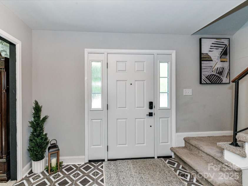6013 Ferndale Place, Charlotte, NC 28215.  MLS# CAR4297150, YatesRealty ID 35226. 