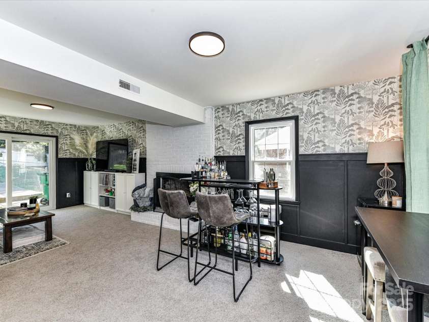 6013 Ferndale Place, Charlotte, NC 28215.  MLS# CAR4297150, YatesRealty ID 35226. 