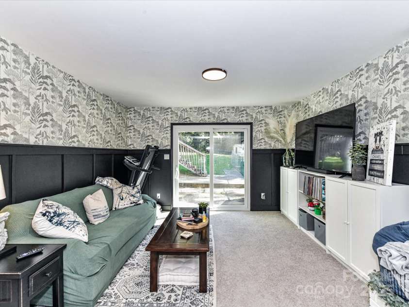 6013 Ferndale Place, Charlotte, NC 28215.  MLS# CAR4297150, YatesRealty ID 35226. 