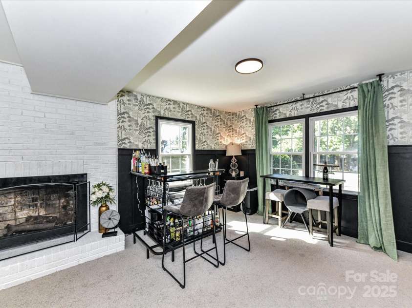 6013 Ferndale Place, Charlotte, NC 28215.  MLS# CAR4297150, YatesRealty ID 35226. 
