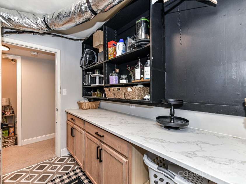 6013 Ferndale Place, Charlotte, NC 28215.  MLS# CAR4297150, YatesRealty ID 35226. 