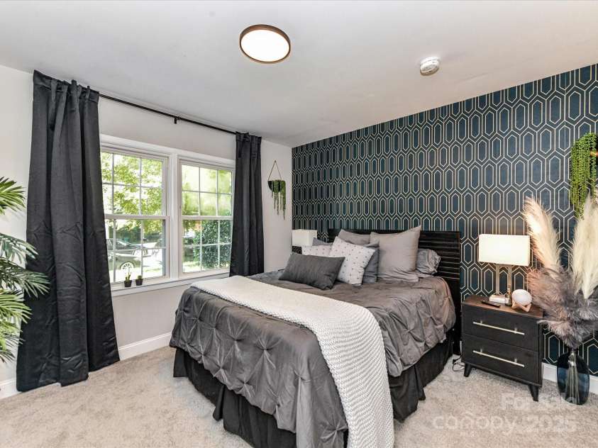 6013 Ferndale Place, Charlotte, NC 28215.  MLS# CAR4297150, YatesRealty ID 35226. 