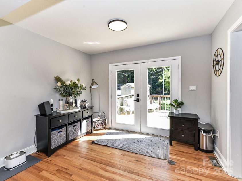6013 Ferndale Place, Charlotte, NC 28215.  MLS# CAR4297150, YatesRealty ID 35226. 