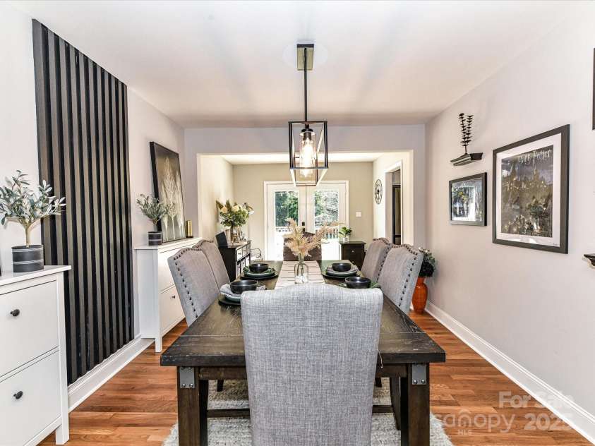 6013 Ferndale Place, Charlotte, NC 28215.  MLS# CAR4297150, YatesRealty ID 35226. 