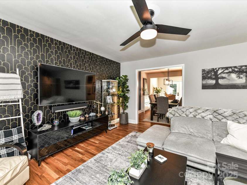 6013 Ferndale Place, Charlotte, NC 28215.  MLS# CAR4297150, YatesRealty ID 35226. 