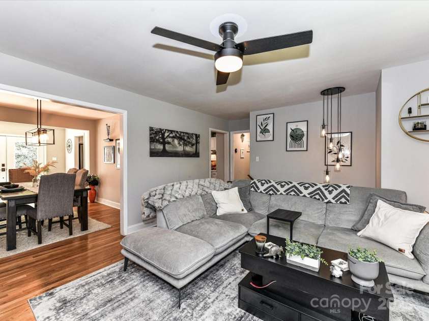 6013 Ferndale Place, Charlotte, NC 28215.  MLS# CAR4297150, YatesRealty ID 35226. 