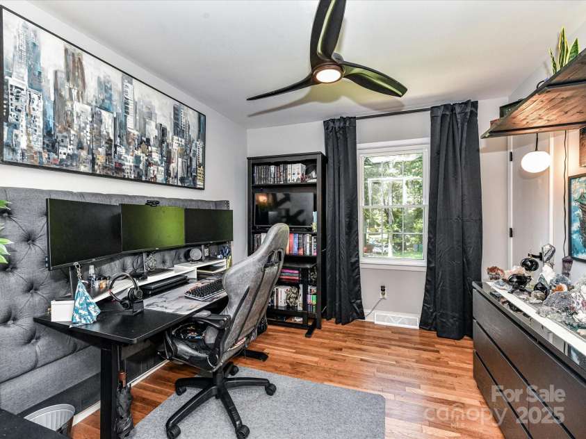 6013 Ferndale Place, Charlotte, NC 28215.  MLS# CAR4297150, YatesRealty ID 35226. 