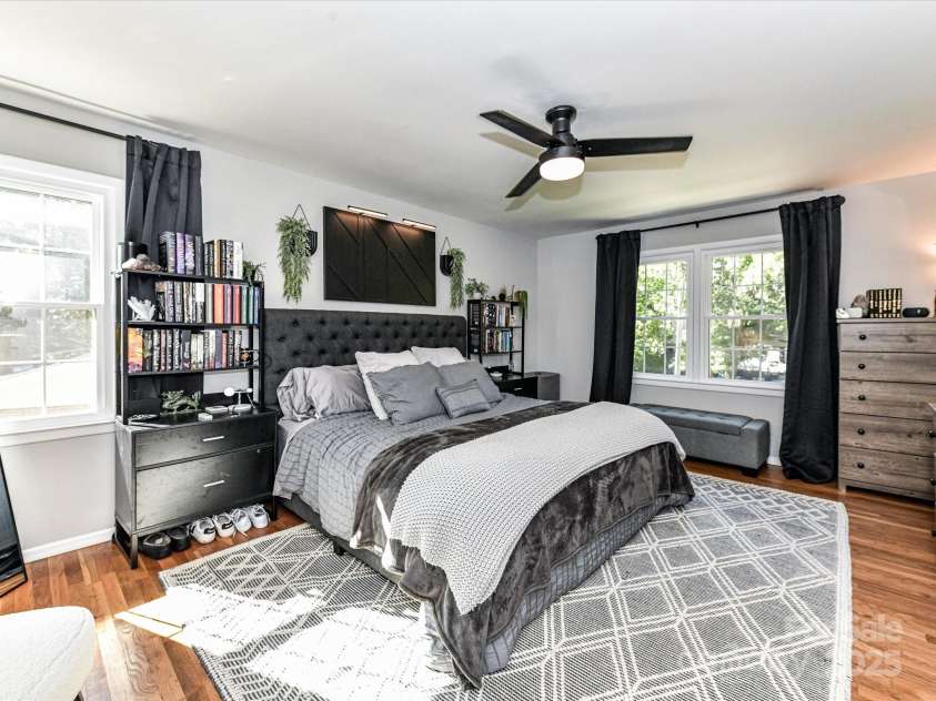 6013 Ferndale Place, Charlotte, NC 28215.  MLS# CAR4297150, YatesRealty ID 35226. 