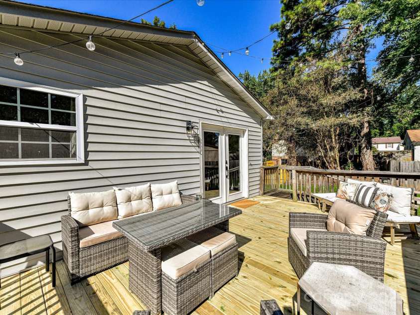 6013 Ferndale Place, Charlotte, NC 28215.  MLS# CAR4297150, YatesRealty ID 35226. 