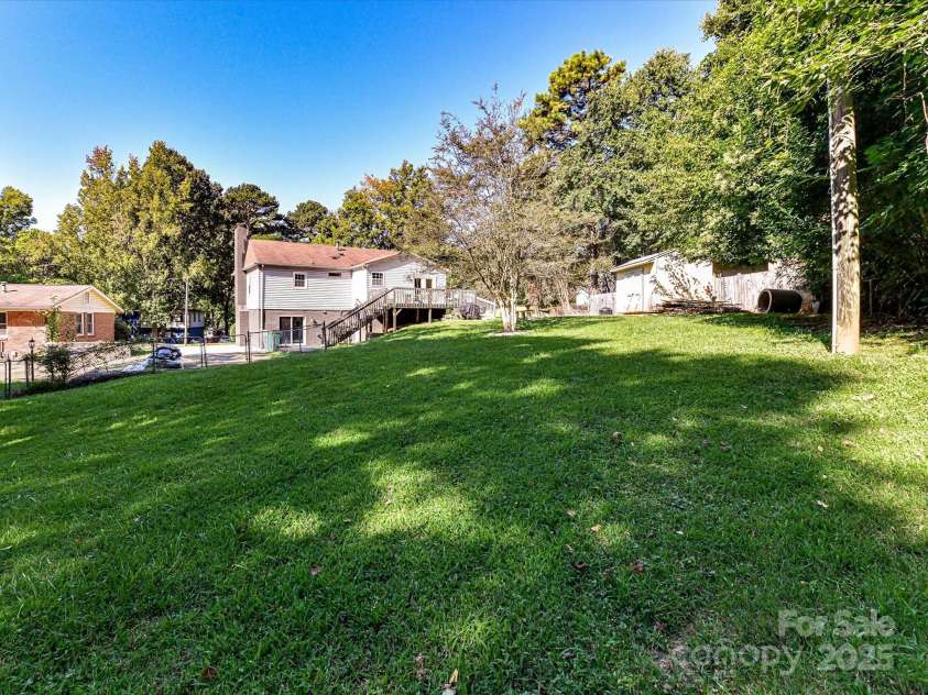 6013 Ferndale Place, Charlotte, NC 28215.  MLS# CAR4297150, YatesRealty ID 35226. 