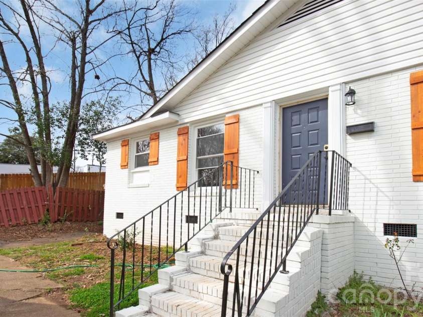 1325 Edgewater Drive, Charlotte, NC 28210.  MLS# CAR4316224, YatesRealty ID 3523. 