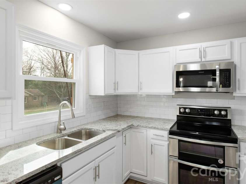 1325 Edgewater Drive, Charlotte, NC 28210.  MLS# CAR4316224, YatesRealty ID 3523. 