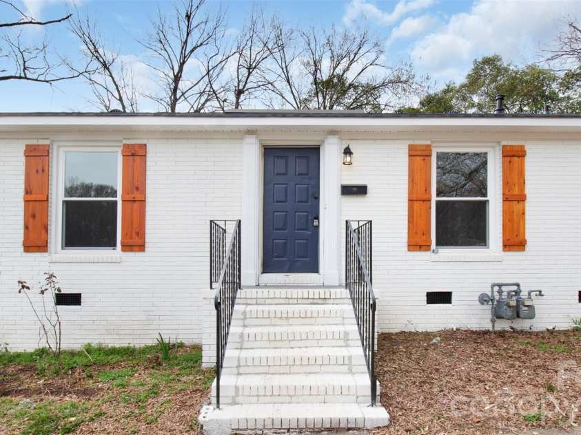 1325 Edgewater Drive, Charlotte, NC 28210.  MLS# CAR4316224, YatesRealty ID 3523. 