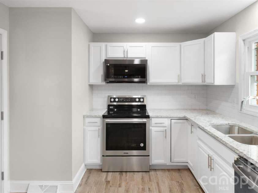 1325 Edgewater Drive, Charlotte, NC 28210.  MLS# CAR4316224, YatesRealty ID 3523. 
