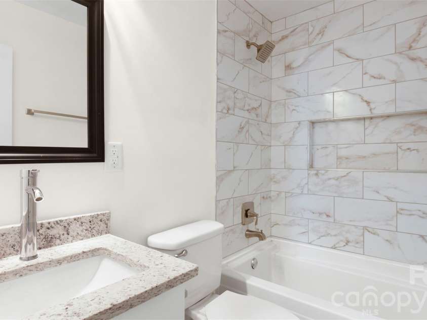1325 Edgewater Drive, Charlotte, NC 28210.  MLS# CAR4316224, YatesRealty ID 3523. Front unit bathroom (tub)