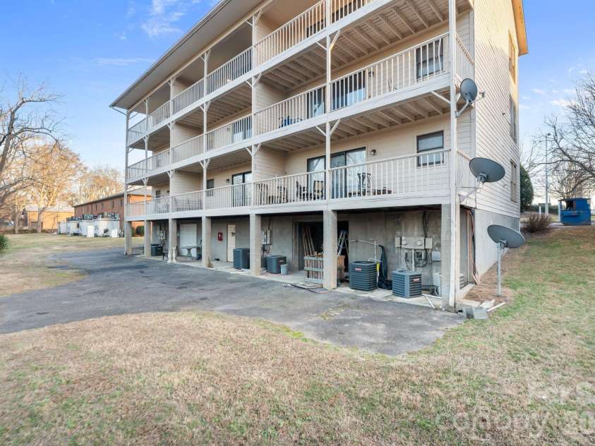 241 16th Avenue, Hickory, NC 28601.  MLS# CAR4341198, YatesRealty ID 3523. 