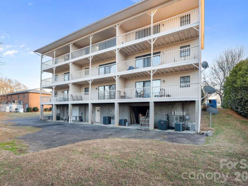 241 16th Avenue, Hickory, NC 28601.  MLS# CAR4341198, YatesRealty ID 3523. 