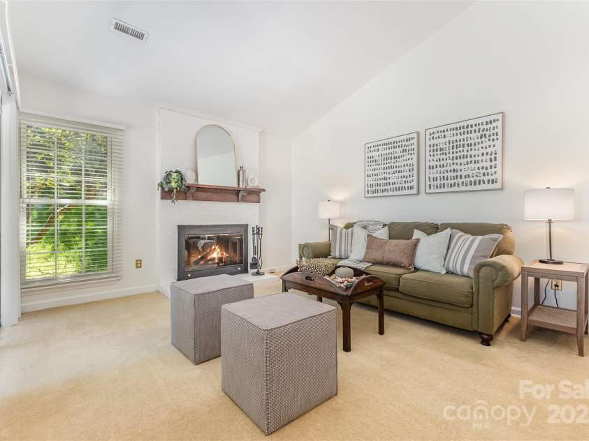 2605 Hillmont Drive, Charlotte, NC 28226.  MLS# CAR4293323, YatesRealty ID 35231. 