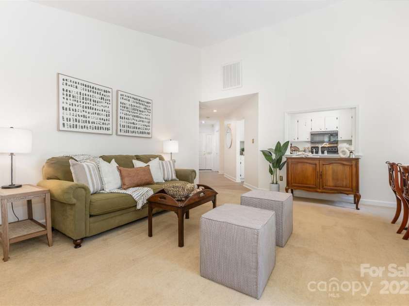 2605 Hillmont Drive, Charlotte, NC 28226.  MLS# CAR4293323, YatesRealty ID 35231. 