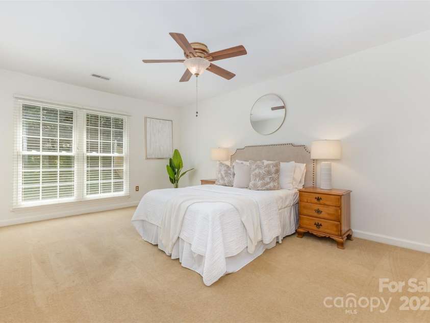 2605 Hillmont Drive, Charlotte, NC 28226.  MLS# CAR4293323, YatesRealty ID 35231. 